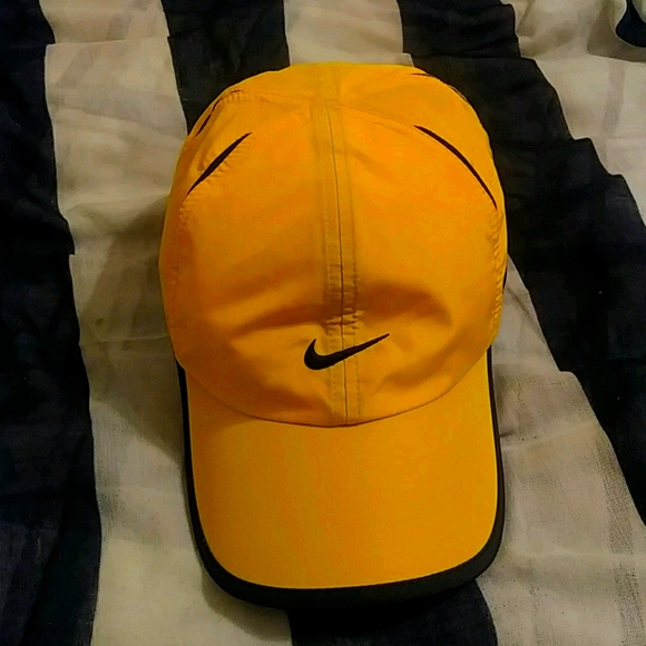 Nike Other - NWOT Nike Featherlight Running Hat